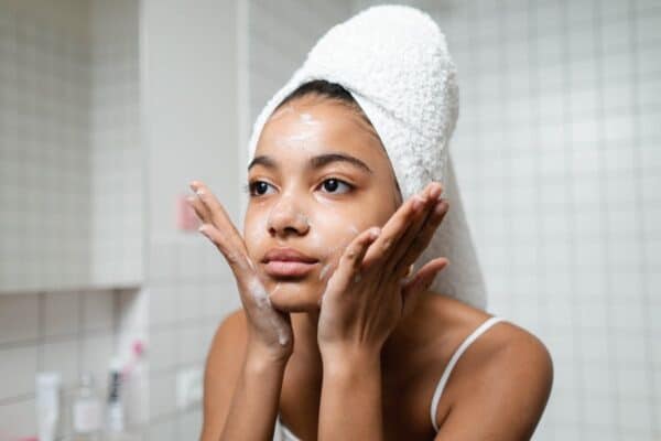 Élimination des points noirs : Astuces simples et efficaces pour une peau nette