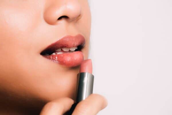 Les clés d’un maquillage longue tenue qui résiste à toutes épreuves