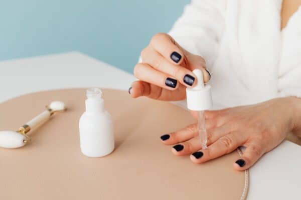 Avoir des ongles forts et parfaits : astuces pour les soigner et idées de nail art