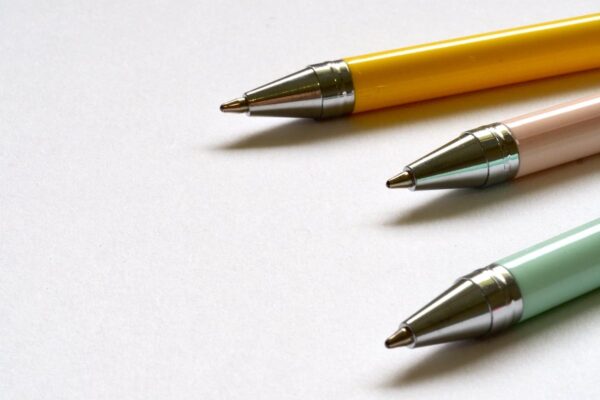 Les taches de stylo bille sur les meubles : comment les faire disparaître