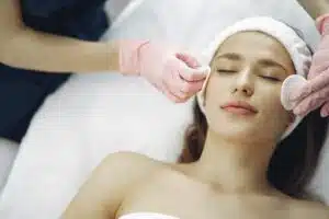 Les multiples bienfaits d’une routine de soins du visage pour une peau rayonnante