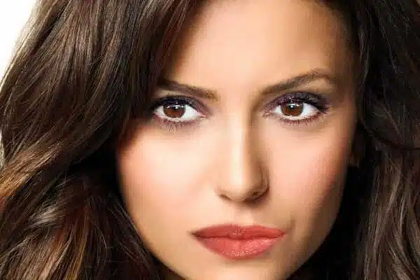La symétrie parfaite : Betul Yilmazturk, la plus belle femme de France