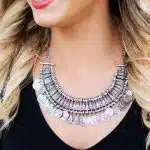 Comment porter des bijoux lorsque l'on a des rondeurs ?