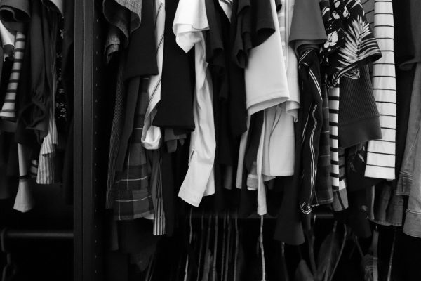 Sweat oversize, cropped ou classique : quelle coupe adopter cette saison ?