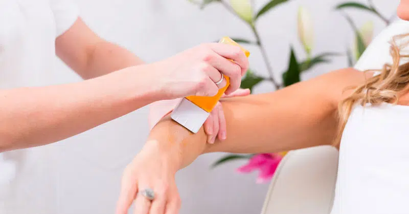 Comment appliquer la cire pour une épilation ?